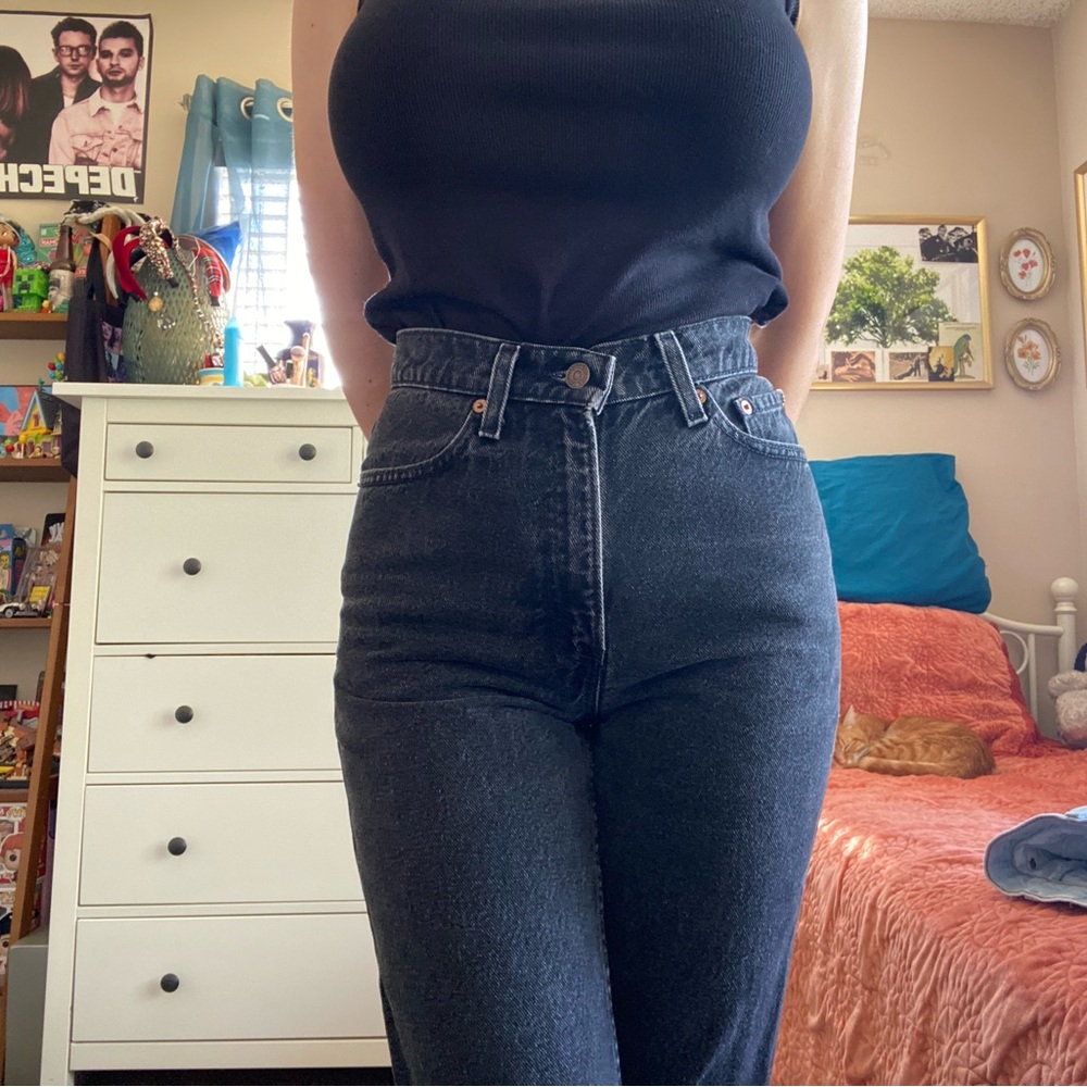 BLACK VINTAGE LEVI HIGH WAISTED JEANS